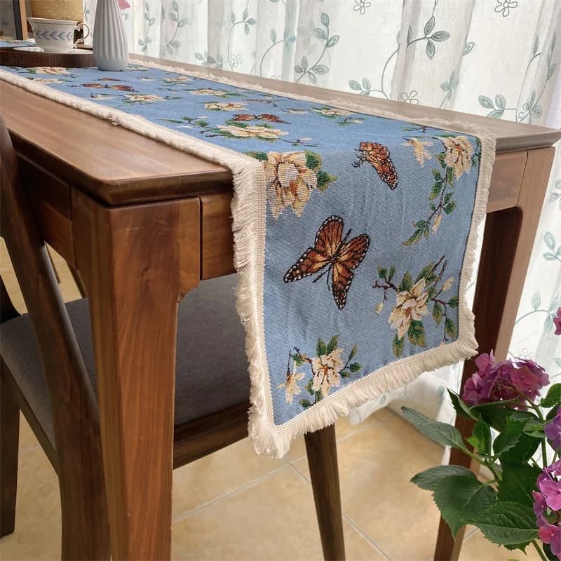 Camino de mesa estilo country americano con estampado floral de mariposas